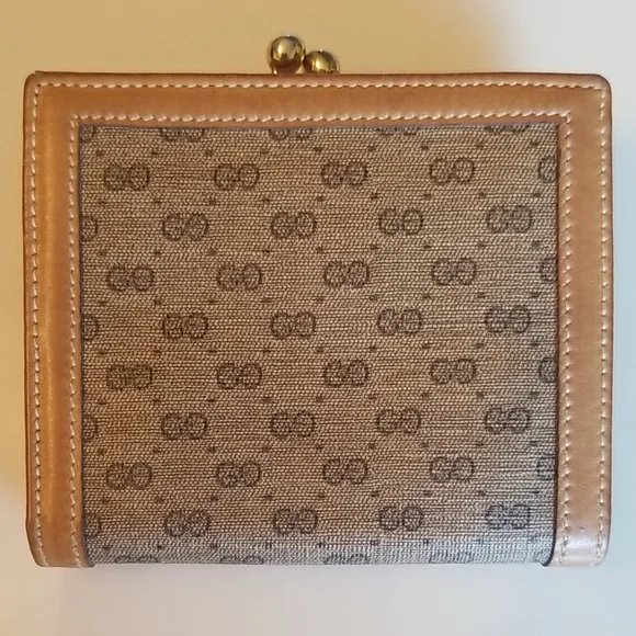 Vintage Gucci Brown Monogram Wallet - Picture 2 of 15